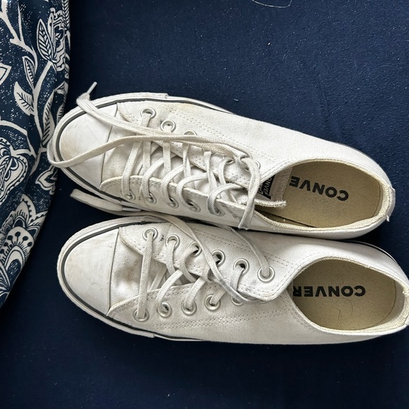 White low top platform converse - Picture 2 of 5